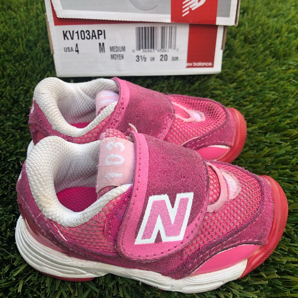 New Balance toddler sneakers pink, Sz 4